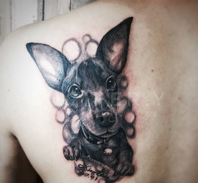 puppy纹身图片_成品背部写实肖像动物纹身图案