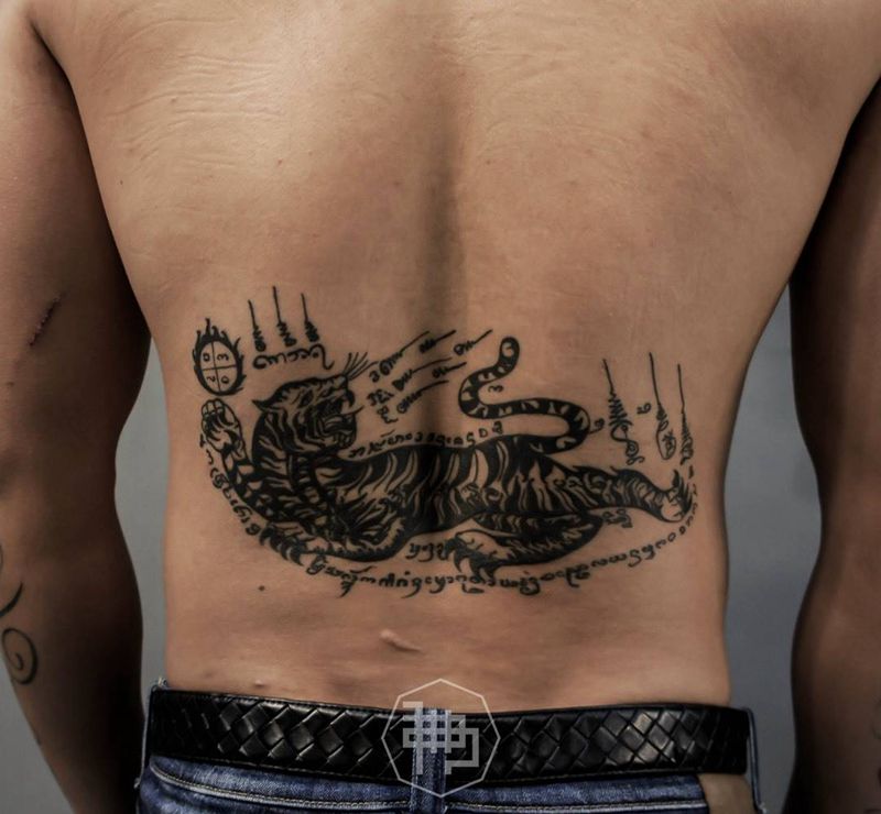 我是一个橄榄球运动员的御用纹身师 ，你好！ 好吗！纹身图片_腹部成品胸部背部欧美肖像写实动物字符原创纹身图案