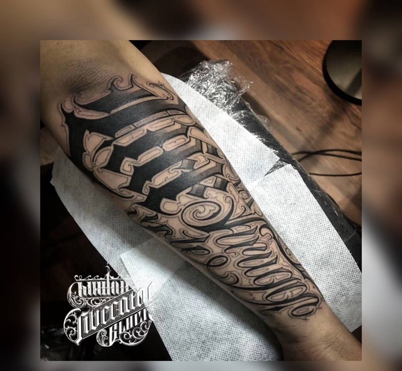 UVB2纹身图片_手臂花体字纹身图案