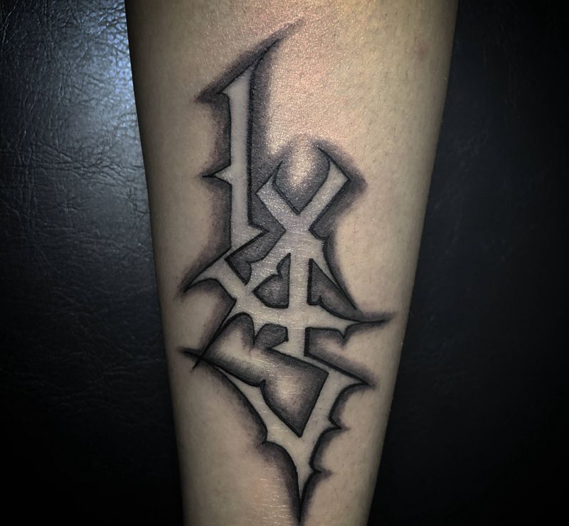 UVB2纹身图片_腿部手臂花体字纹身图案