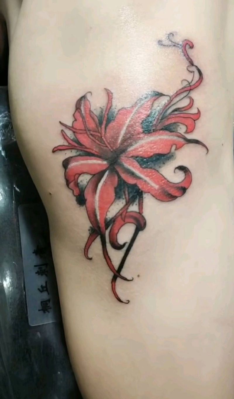 彼岸花纹身图片_手臂新传统纹身图案