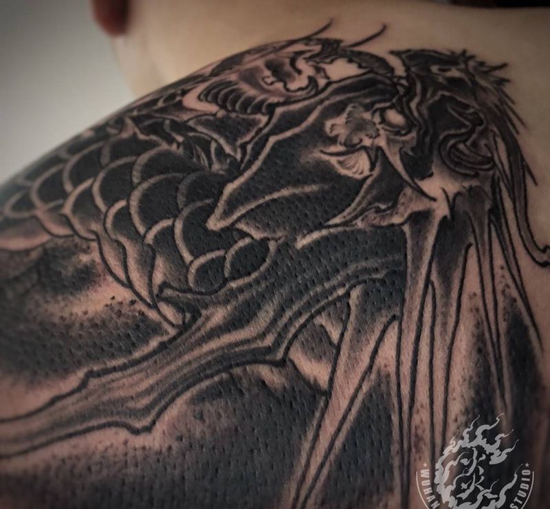 龙纹身图片_背部新传统龙纹身图案