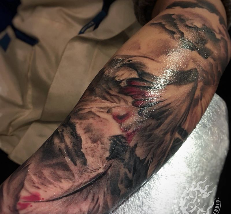 石浪鸽子纹身图片_手臂欧美写实纹身图案