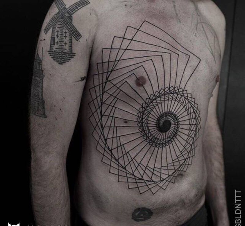 早纹身图片_欧美几何背部纹身图案