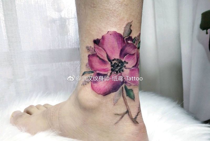 紫色花纹身图片_脚部水彩纹身图案
