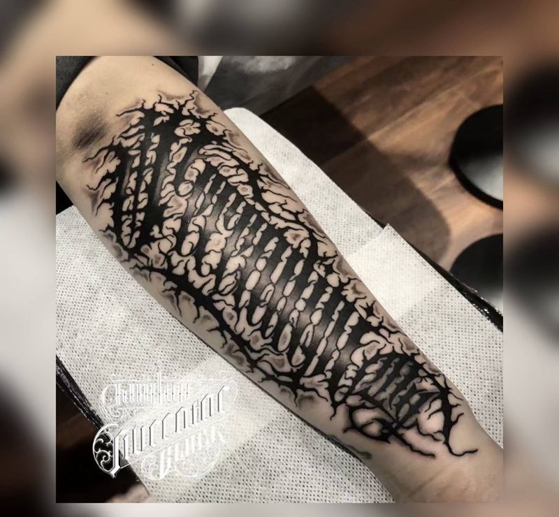 UVB2纹身图片_手臂手部花体字纹身图案