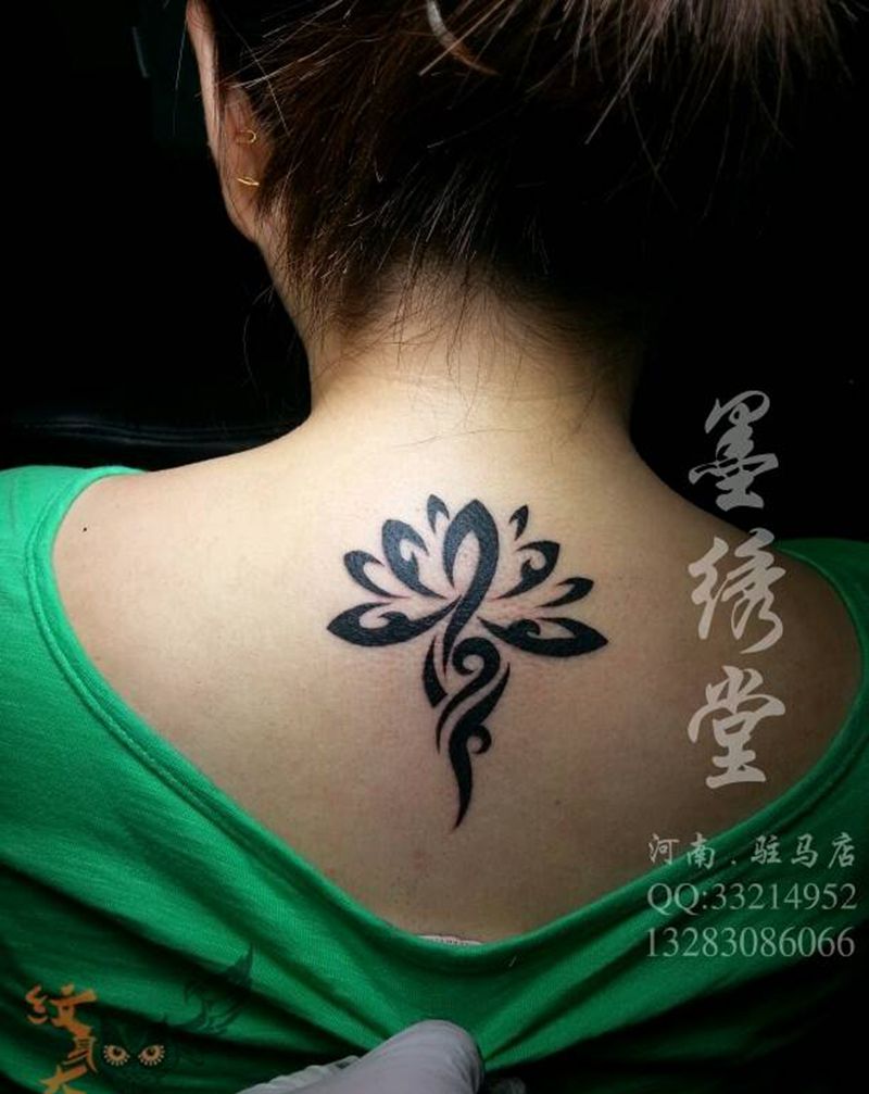 图腾莲花纹身图片