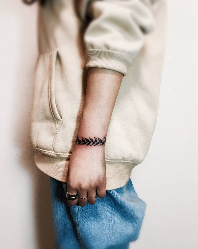 Small.纹身图片_成品手臂手部清新图腾字符纹身图案