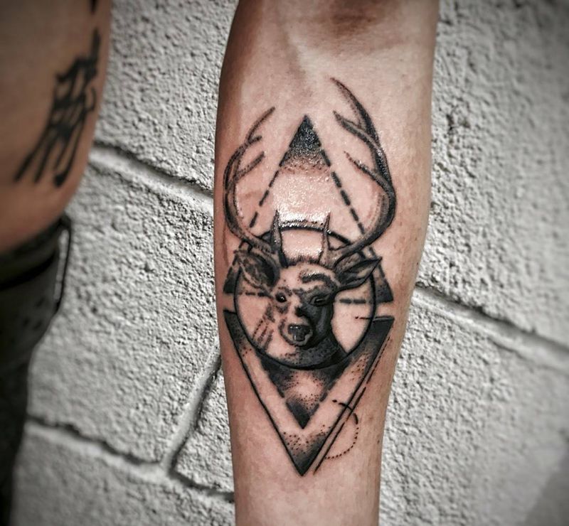 点刺鹿修改纹身图片_成品手臂清新动物几何纹身图案