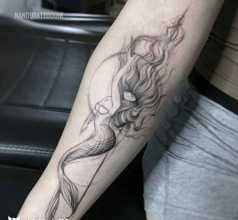 美人鱼纹身图片_手臂点刺几何鱼美人鱼线条纹身图案