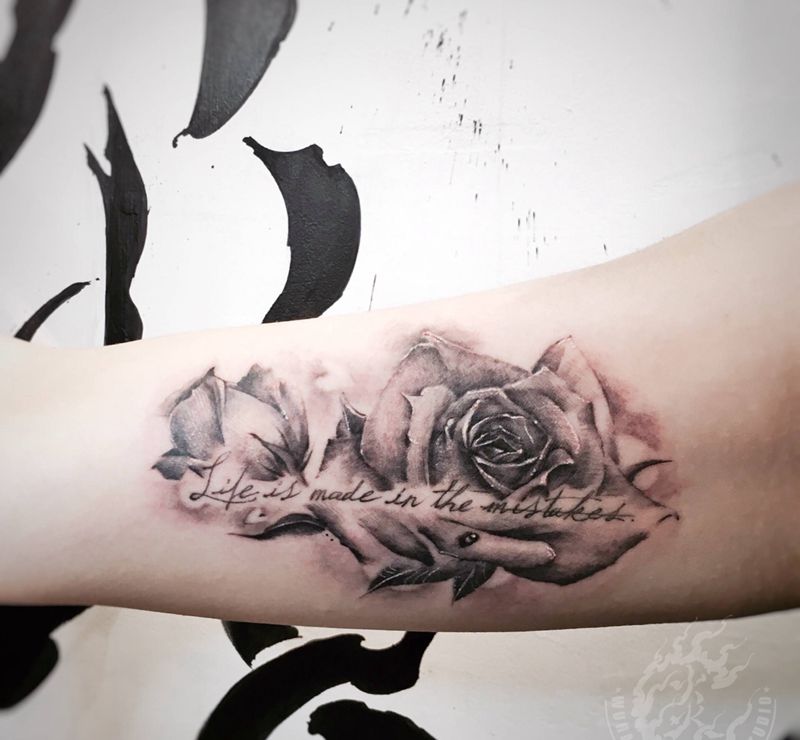 玫瑰纹身图片_手臂欧美写实纹身图案