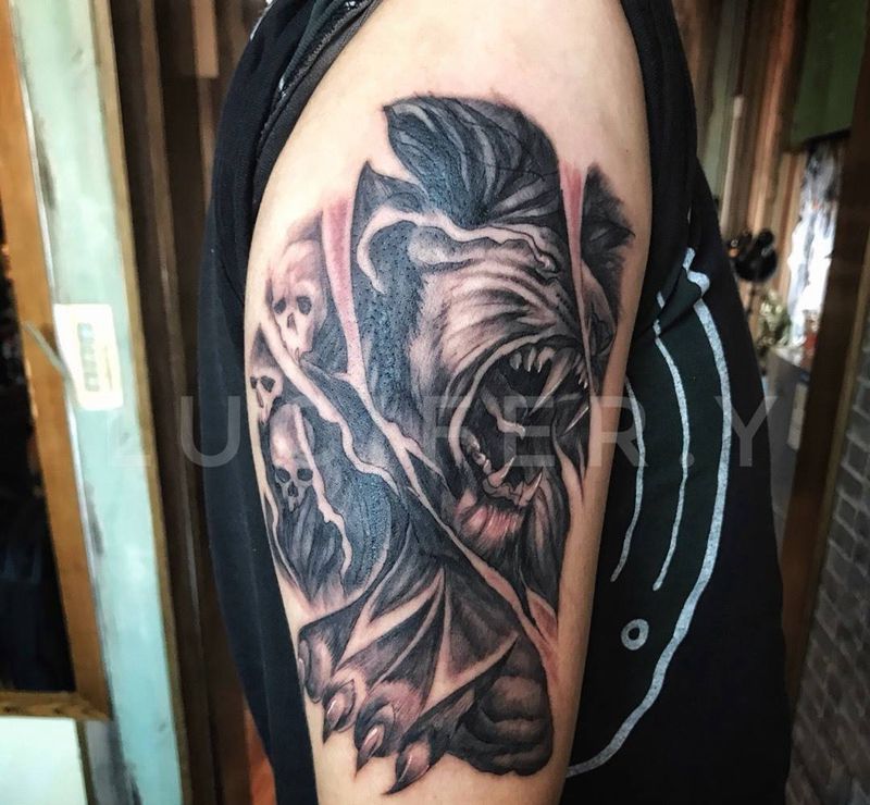 大臂狮子纹身图片_成品手臂欧美写实动物纹身图案