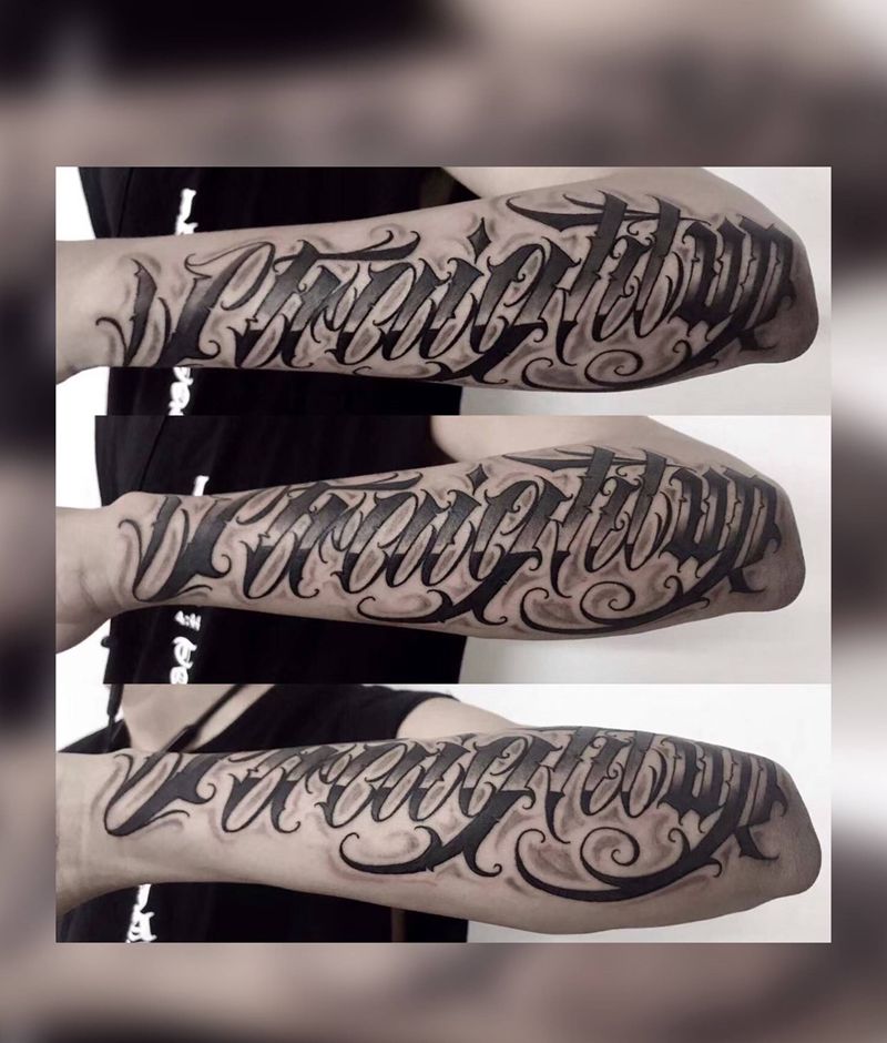 UVB2纹身图片_手臂手部花体字纹身图案