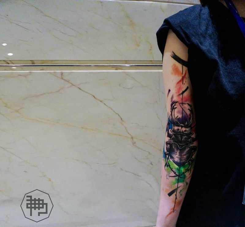 水彩甲虫一等奖纹身图片_成品手臂欧美原创动物几何手部纹身图案