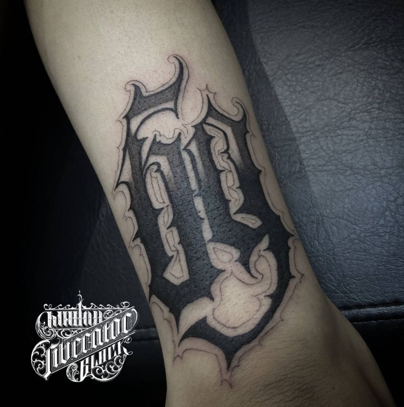 UVB2纹身图片_手臂花体字纹身图案