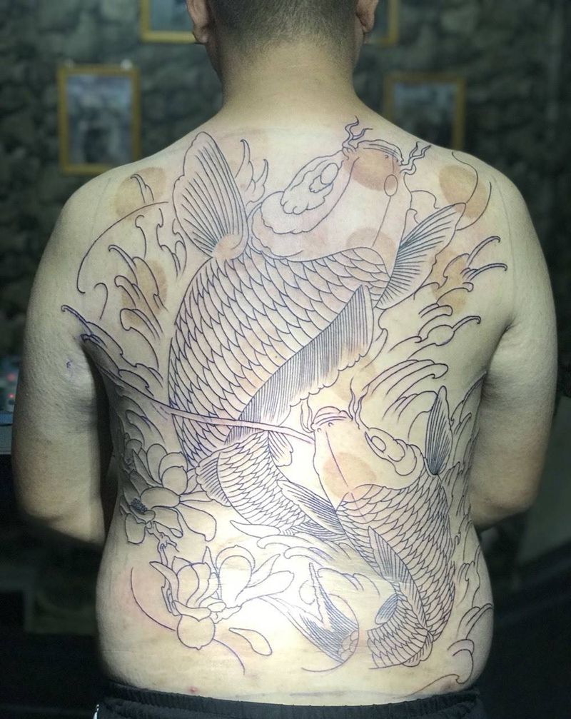 满背鱼纹身图片