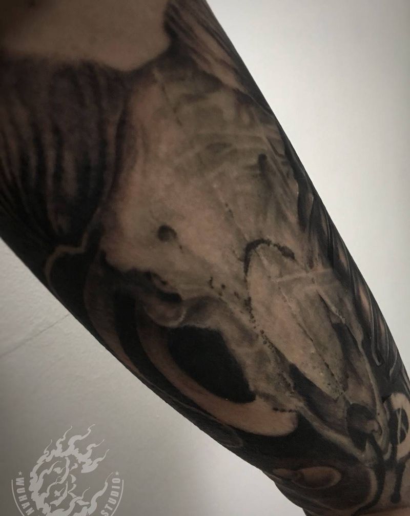 机械骨纹身图片_手臂欧美写实羊骨，机械纹身图案