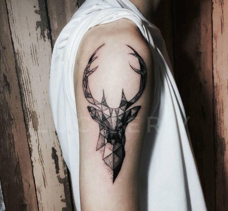 点刺鹿纹身图片_成品手臂清新几何动物纹身图案