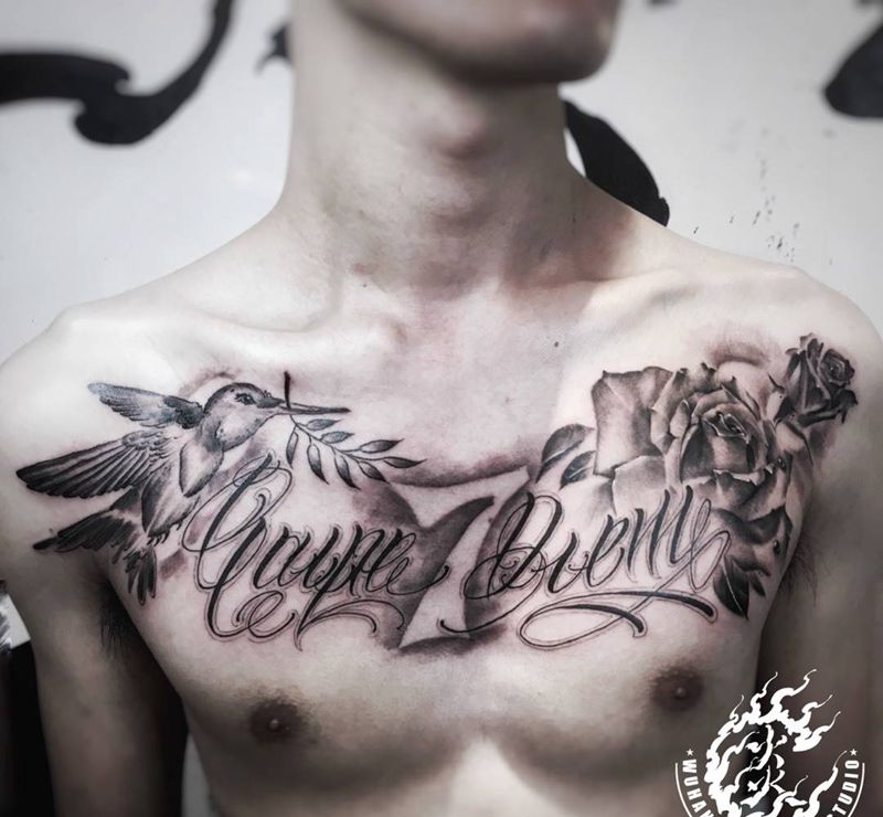 欧美花胸纹身图片_胸部欧美写实花体字纹身图案