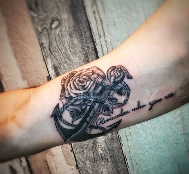 old school 船锚花纹身图片_成品手臂欧美植物字符静物纹身图案