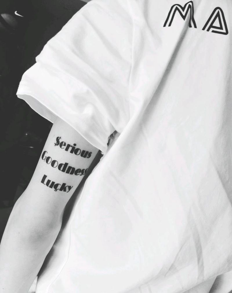 单词纹身图片_手臂纹身图案