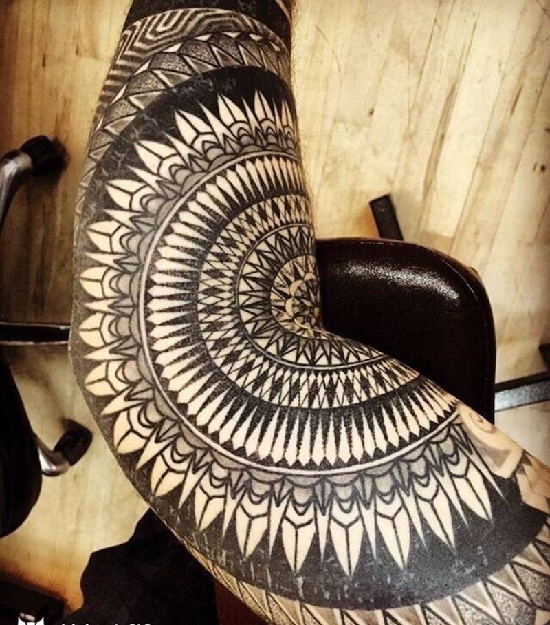 酷纹身图片_手臂欧美几何图腾纹身图案