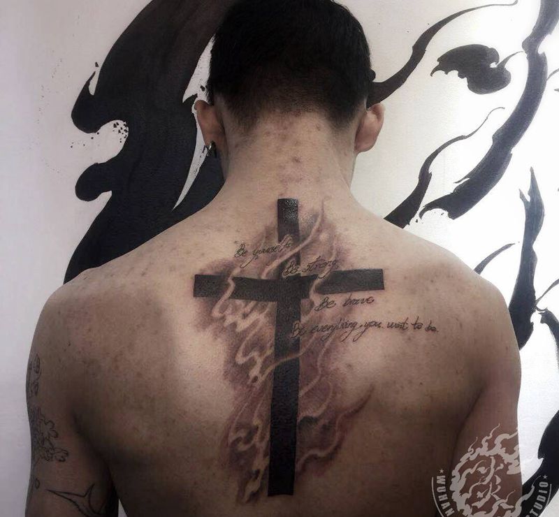 十字架纹身图片_背部几何图腾纹身图案