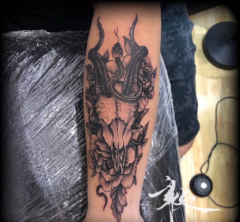 羊头骨 素花 蛇纹身图片