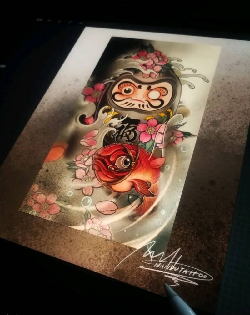 金鱼达摩蛋小稿纹身图片_手部手臂新传统New School鱼纹身图案