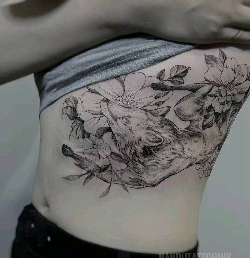 素花遮盖疤痕纹身图片_腰部腹部点刺欧美写实素花纹身图案