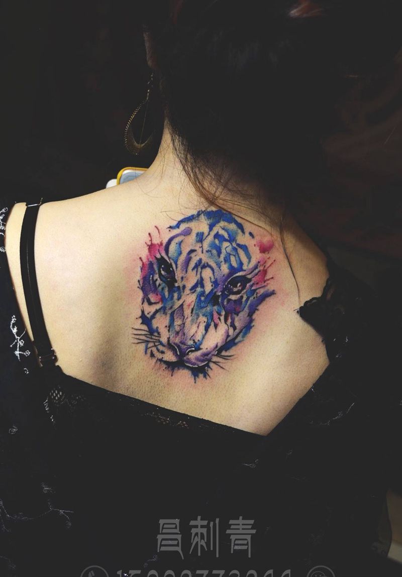水彩老虎作品纹身图片_成品背部欧美清新动物纹身图案