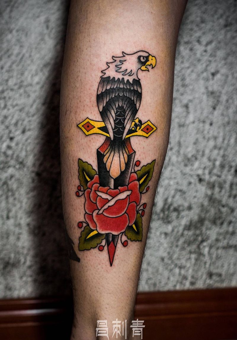 小腿后面欧式谷老鹰纹身图片