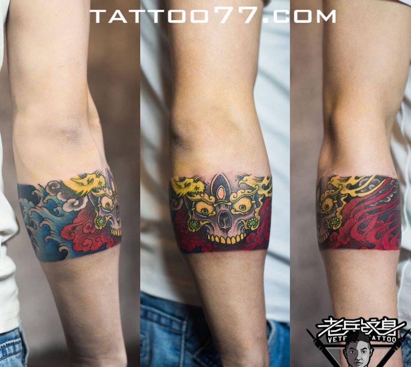 手部嘎巴拉浪花纹身作品纹身图片_成品手部传统鬼神纹身图案