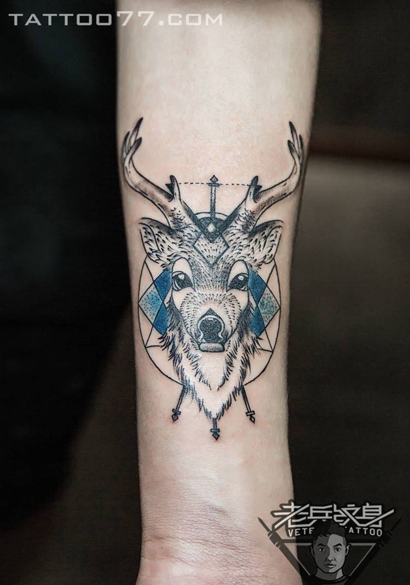 小手臂鹿纹身作品纹身图片_成品手部欧美动物纹身图案
