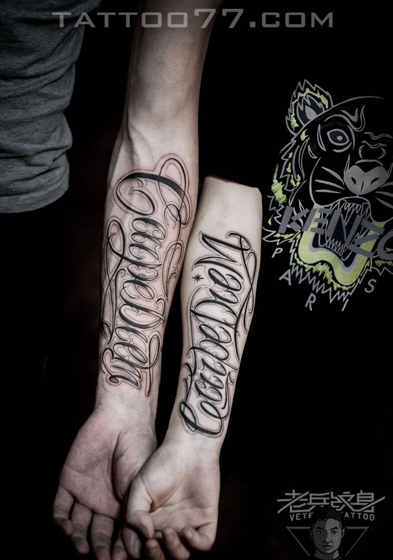 手部花体字纹身作品纹身图片