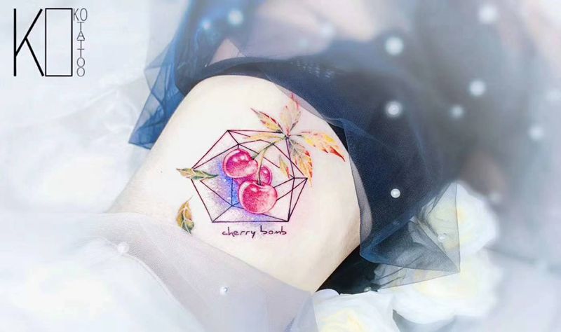 樱桃纹身图片_腿部几何樱桃几何一人一图纹身图案