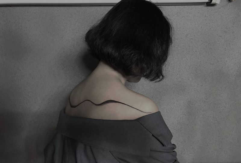 抽象线条纹身图片_肩部水墨小清新纹身图案