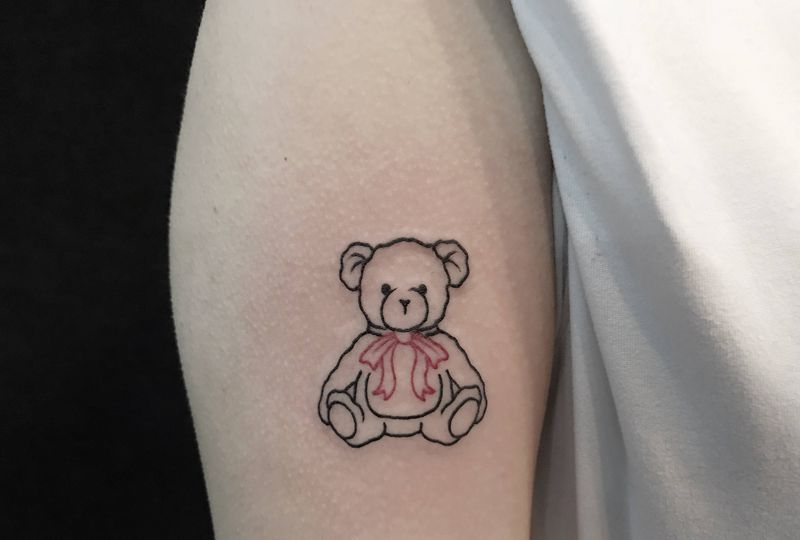 小熊玩偶纹身图片_手臂小清新纹身图案