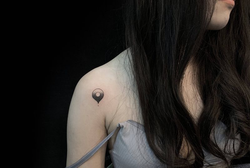 定位标志纹身图片_肩部小清新纹身图案