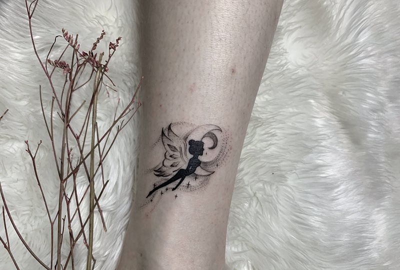 脚踝小精灵纹身图片_脚部腿部点刺小清新纹身图案