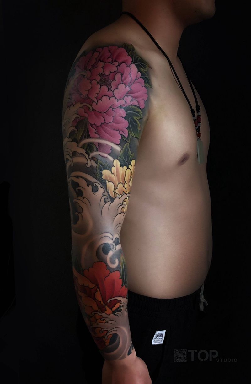 牡丹花臂纹身图片_手部手臂新传统牡丹 水浪纹身图案