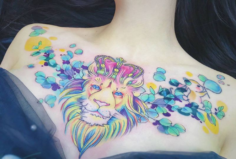 狮子——添加修改纹身图片_胸部水彩狮子尤加利叶修改纹身图案