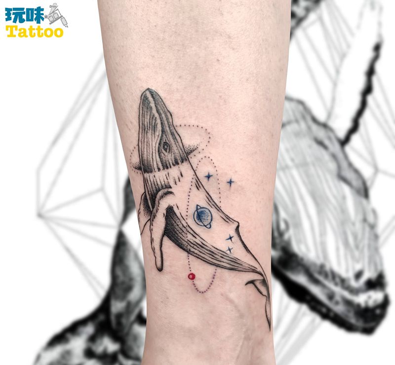 鲸鱼纹身图片_腿部点刺纹身图案