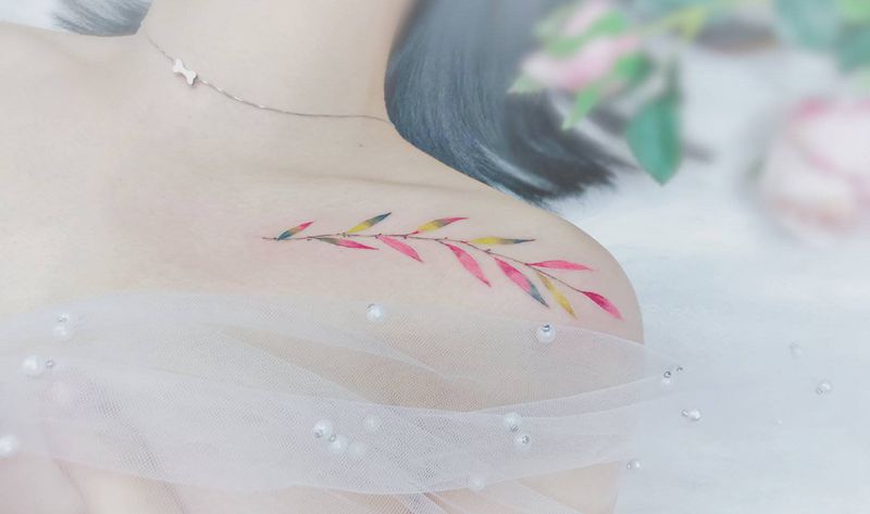 树叶纹身图片_肩部水彩树叶水彩一人一图纹身图案