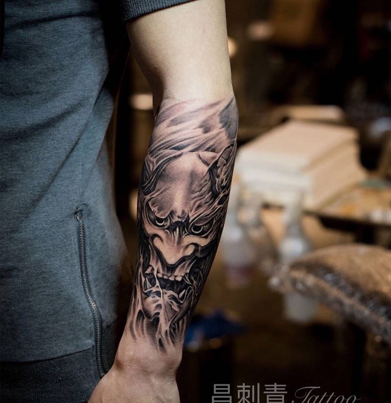 小臂写实风格般若纹身图片_传统写实成品手部手臂动物人物鬼神宗教纹身图案
