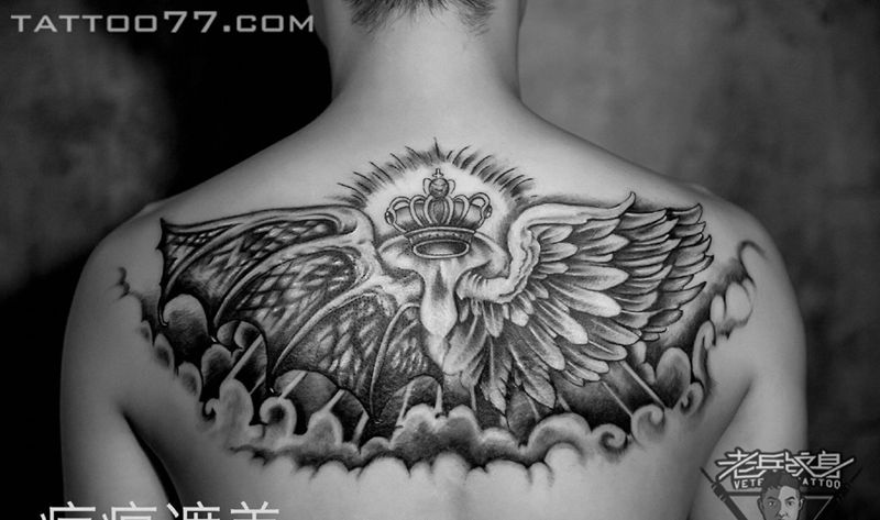 后背翅膀纹身作品纹身图片_成品背部欧美静物纹身图案