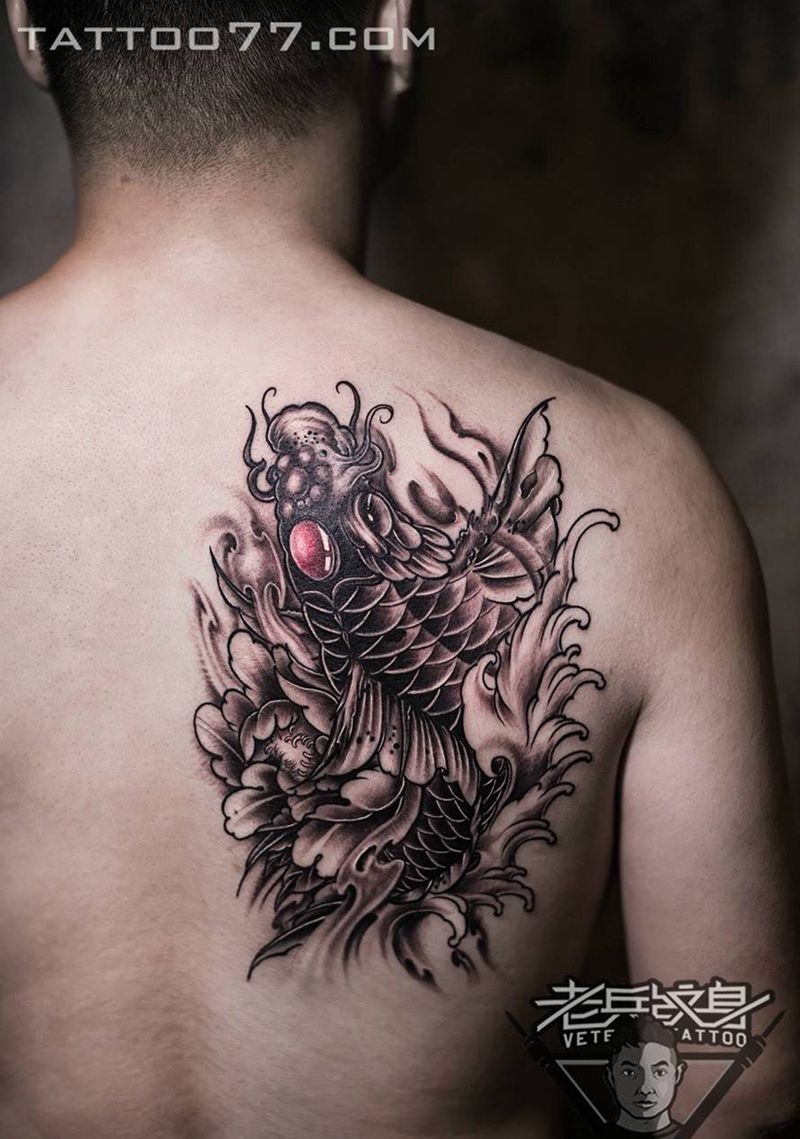 后背鲤鱼纹身作品纹身图片_成品背部传统动物纹身图案