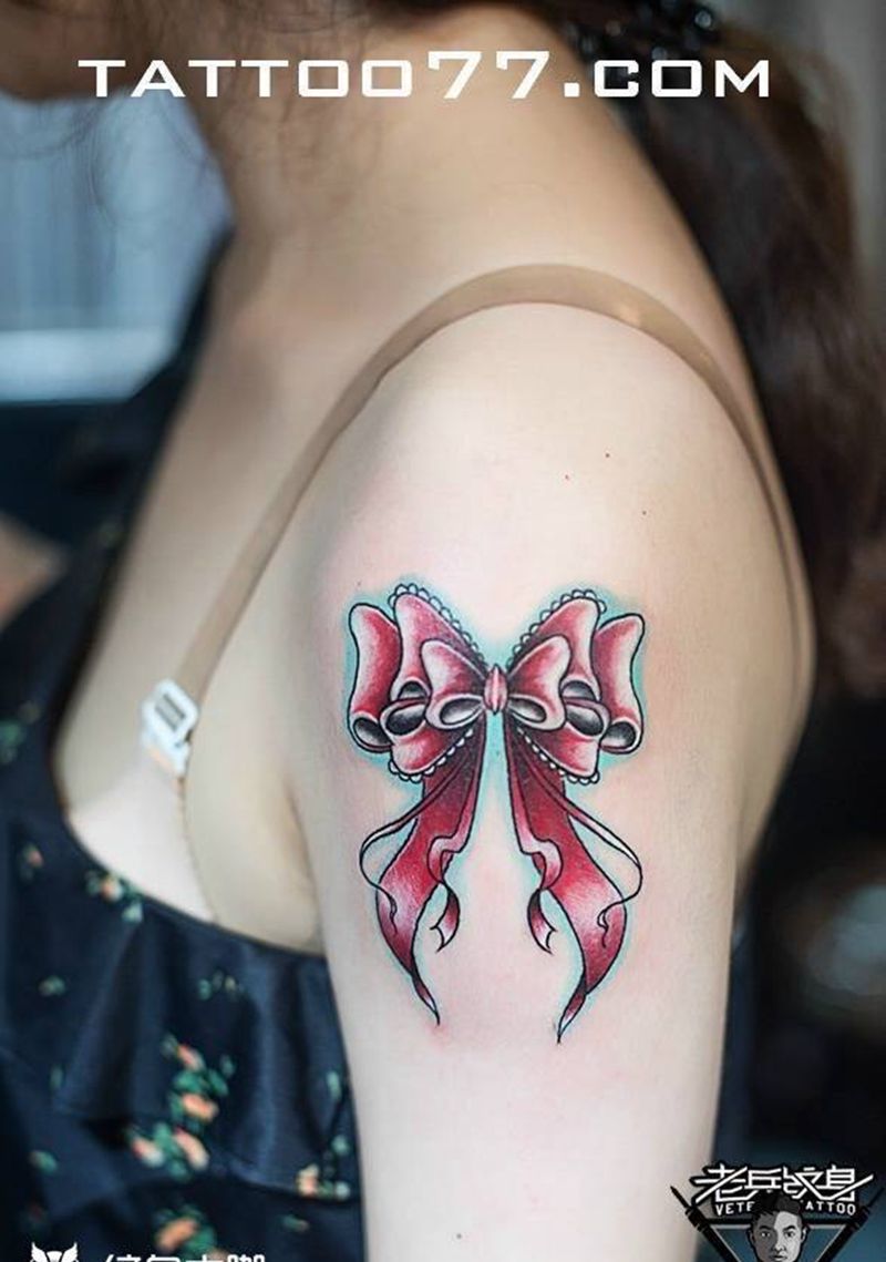 大臂蝴蝶结臂环鲤鱼纹身作品纹身图片_成品手臂传统欧美图腾纹身图案