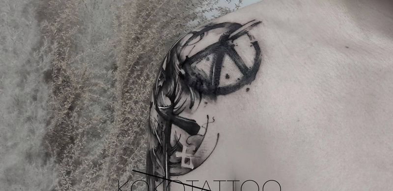 狮子座纹身图片_手臂肩部点刺水墨狮子反战大臂纹身图案