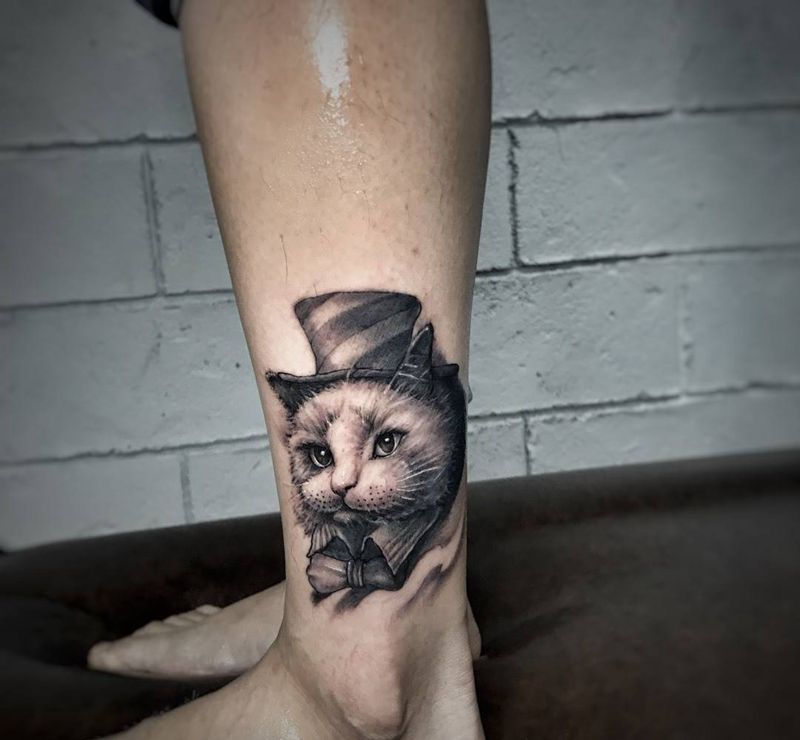 绅士猫纹身图片_脚部腿部欧美写实肖像动物原创纹身图案